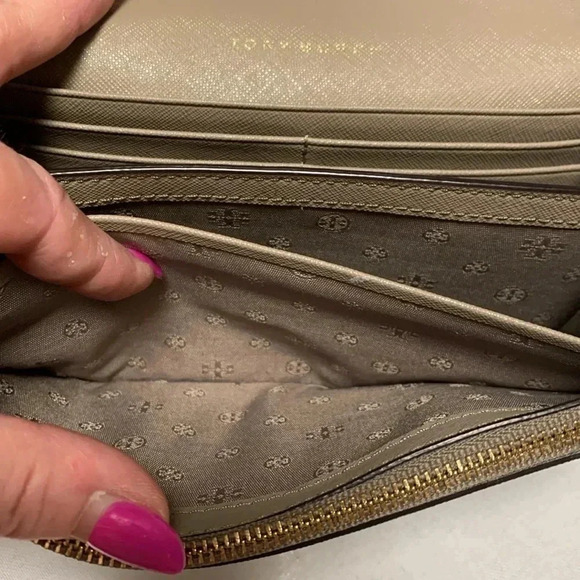 TORY BURCH Women’s Purse,Crossbody. Excellent Condition.Comes with/dust bag. - Picture 6 of 7